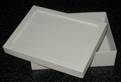 Pappbox  Rechteck, wei� mit Vertiefung